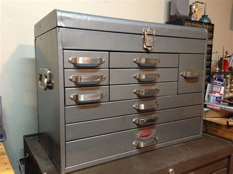 restoring old metal tool boxes|restoration of an old toolbox.